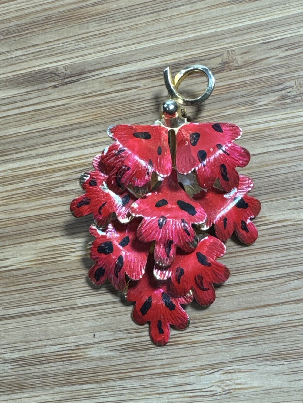 Vintag MCM Enamel Flower Brooch Pin Textured Gold Tone Strawberry Leaves 2.25"